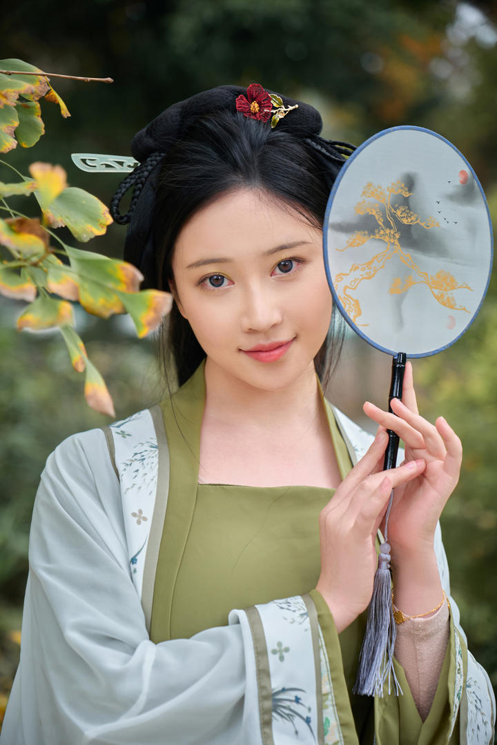 42岁孙俪官宣喜事，坦言“邓超比我还激动”！评论区炸了：如果我有女儿也这样
